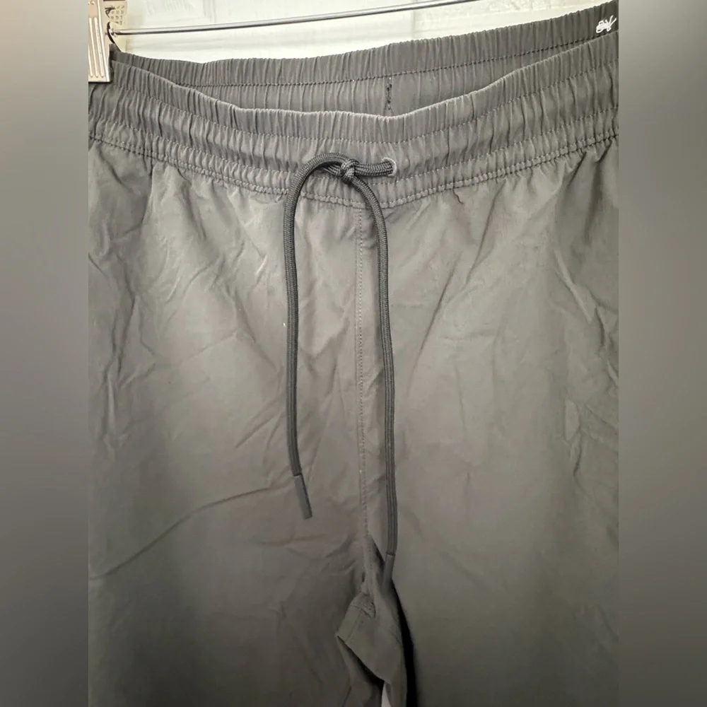 Men’s M Old Navy Active Sweatpants Joggers Bundle Gray Tapered Zip Pocket 2-Pack - Picture 10 of 14